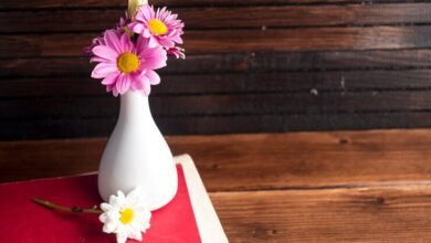 brick beads flowers bookmark vase